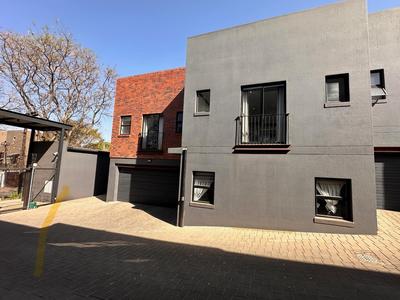 Cluster House For Rent in Sandown, Sandton