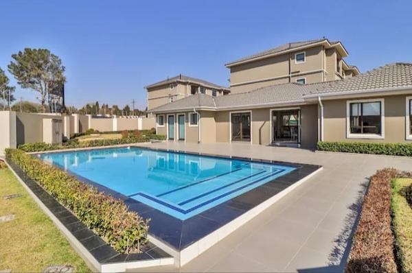 Apartment / Flat For Rent in Broadacres, Sandton